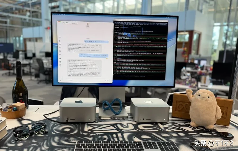 Mac + AI 就是这个时代最强大的生产力
只靠桌上两台 Mac Studio，MetaCEO扎克伯格直接在本地跑起了 816B 的新旗舰 Muse Spark Open，强烈推荐给所有想在本地跑满血旗舰大模型、又被天价算力卡劝退的人。

扎克伯格晒出的那张办公桌照片，其实已经把本地算力的底牌亮透