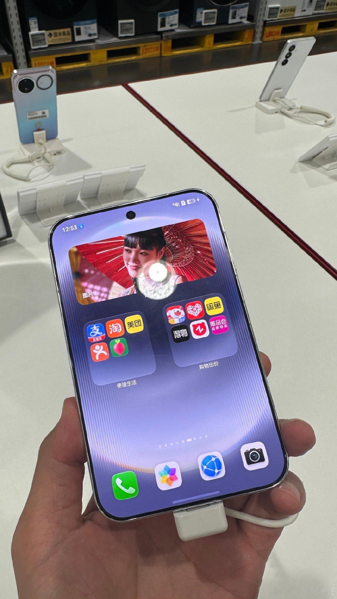 #华为PuraXView#

试了一下这个直板
手感不错 ​