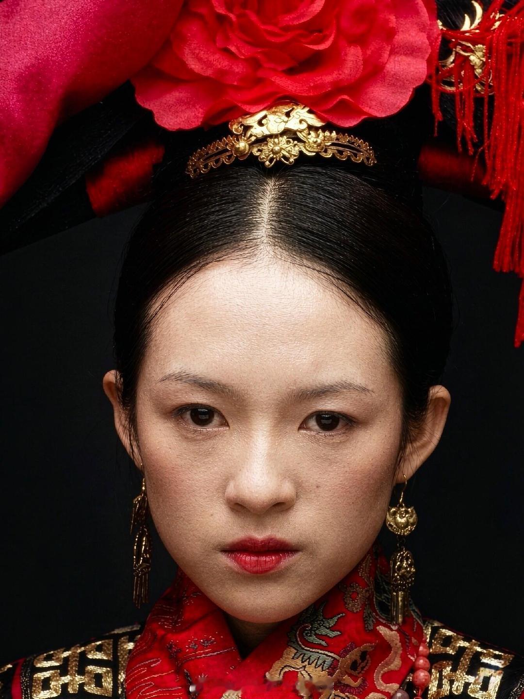 李安导演，周润发、杨紫琼、章子怡主演的《卧虎藏龙》定妆造型：

#电影正当夏##电影卧虎藏龙# ​