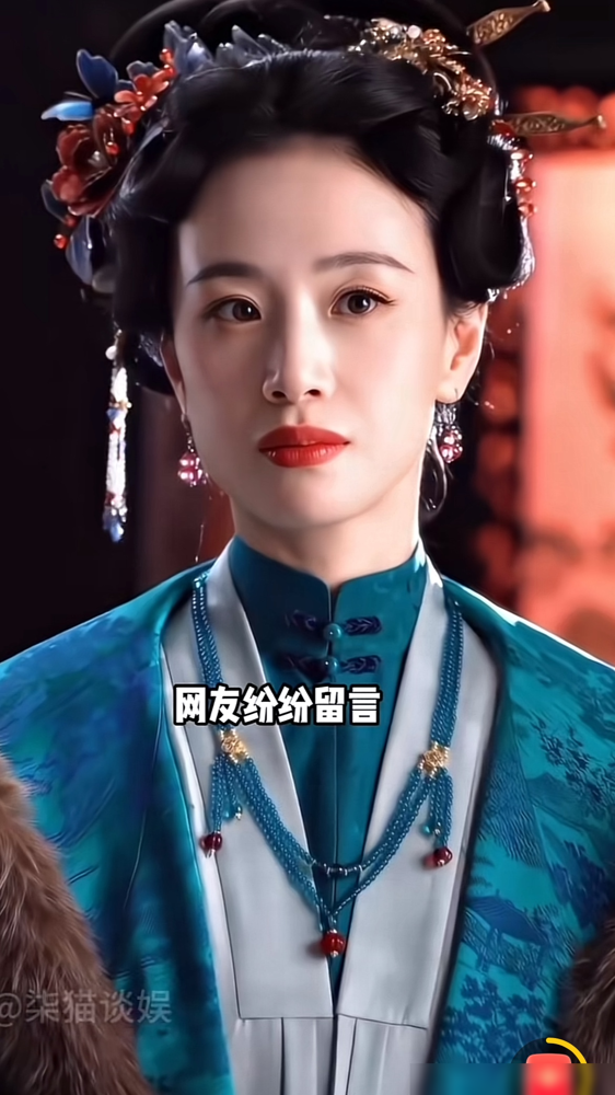 张颂文在节目里讲，拍《隐秘的角落》削苹果那场戏，导演要换机位再来一条。李梦非得找一个一模一样的苹果。全网骂她难搞。
可你去看《墨雨云间》，导演侣皓吉吉最爱怼脸拍大头特写，多少演员撑不住。李梦全接住了，剧评人说她帮导演补上了缺陷。《兰香如故》制片人就是冲着她那股劲儿来的。
《老腔》吵过架，《白鹿原