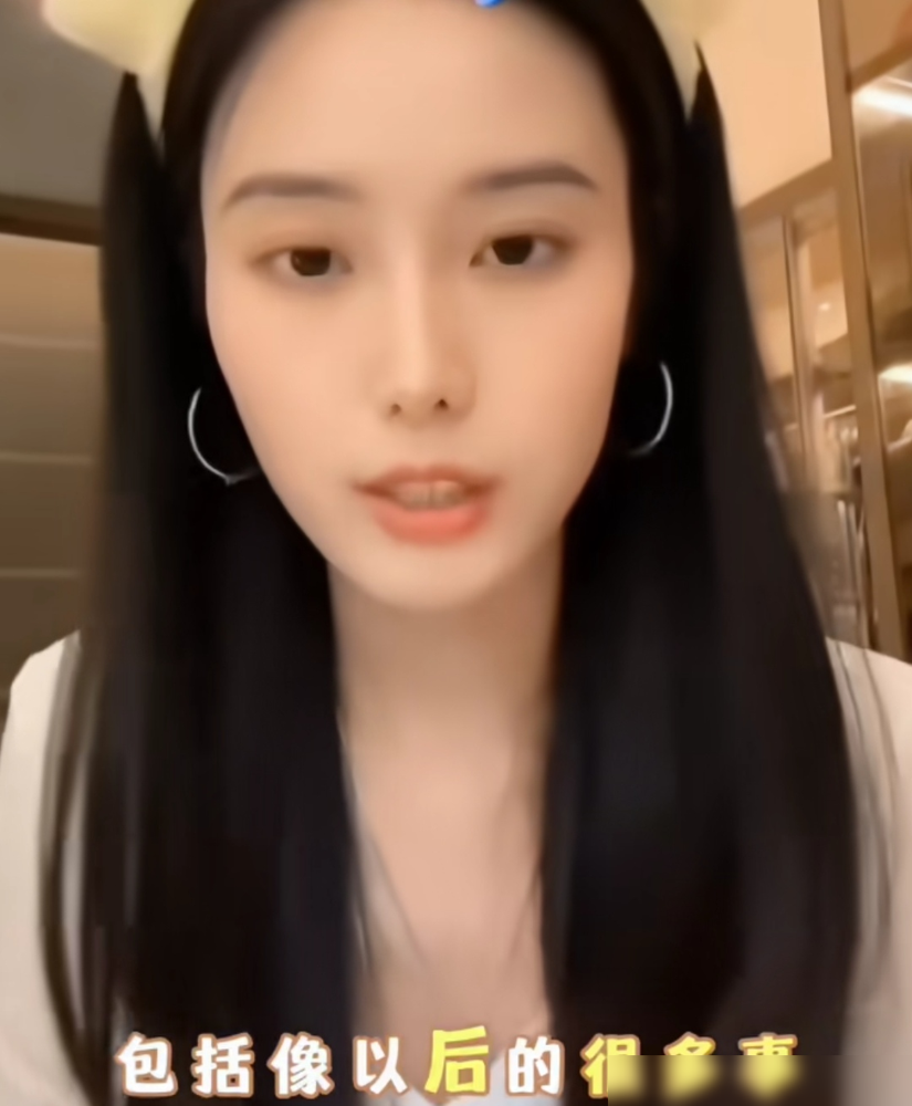 黄子韬一年前就想公开孩子，徐艺洋死摁着不让说，10月16日直播全撂了。
就一个孩子，2024年剖腹产生的，现在两岁左右，她自己生的，不是什么代孕，也不是俩。孩子国籍中国，爹妈都是中国人。
不公开的理由很简单：生完那阵她状态差，情绪崩，怕看弹幕。也不让黄子韬出来顶，怕他看见恶评先炸。
直播里黄子
