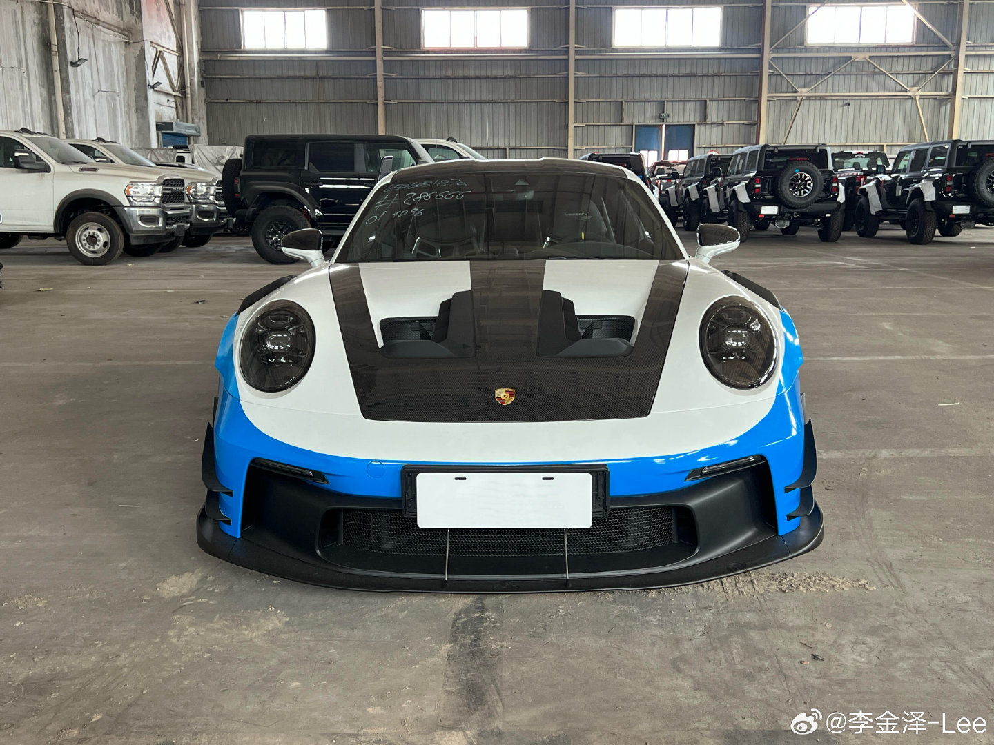白蓝紫配色的保时捷GT3RS，谁顶得住啊！ ​