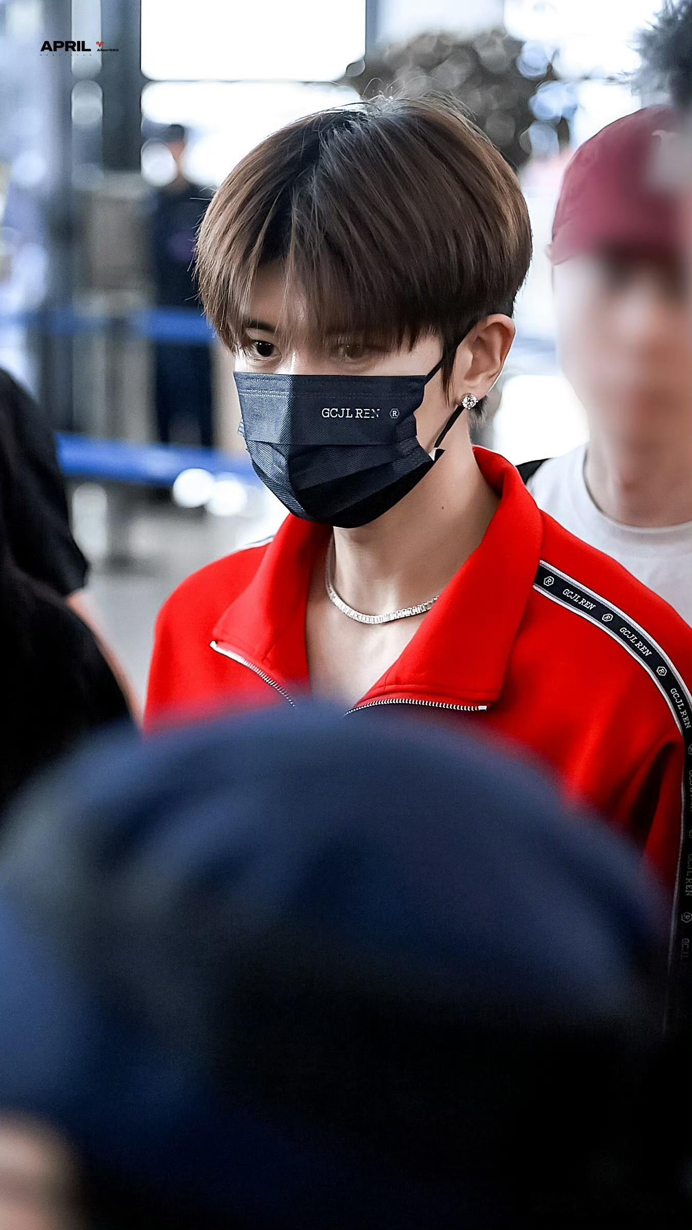 𝟮𝟬𝟮𝟲.𝟬𝟵.𝟭𝟵宁波✈️澳门   
出发🛫 起落平安
2026湾区升明月晚会

红红的好漂亮好帅哥哥
起落平安🥰  [心]