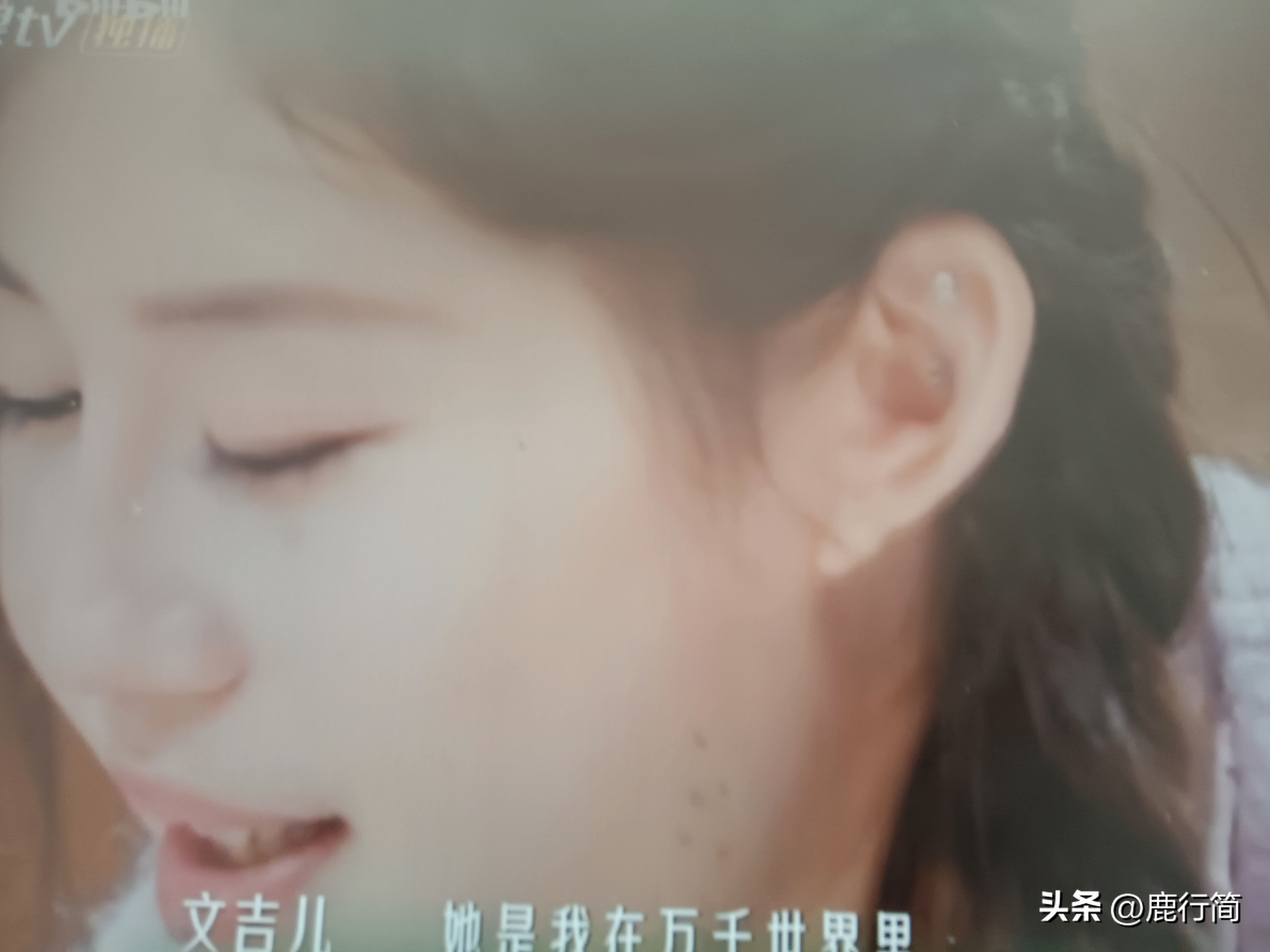 《后会友期》文吉儿：先屏蔽的人，怎么成了“被抛弃”的那个？

看第一期，我以为文吉儿是被抛弃的一方。看第二期才发现：是她先屏蔽了王子璇。

朋友圈屏蔽是她做的，“被抛弃”是她先说出口的。一个写了十几本书、文学博士、中国作协会员的人，不可能不知道这两个动作在叙事上指向完全相反的道德位置。先做那个不需要