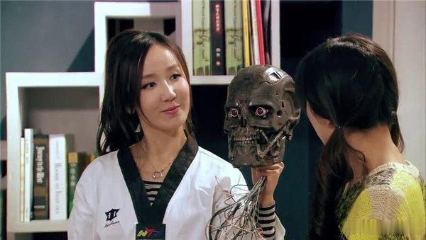 #首场人类对战人形机器人格斗赛开赛#一菲姐上啊! ​