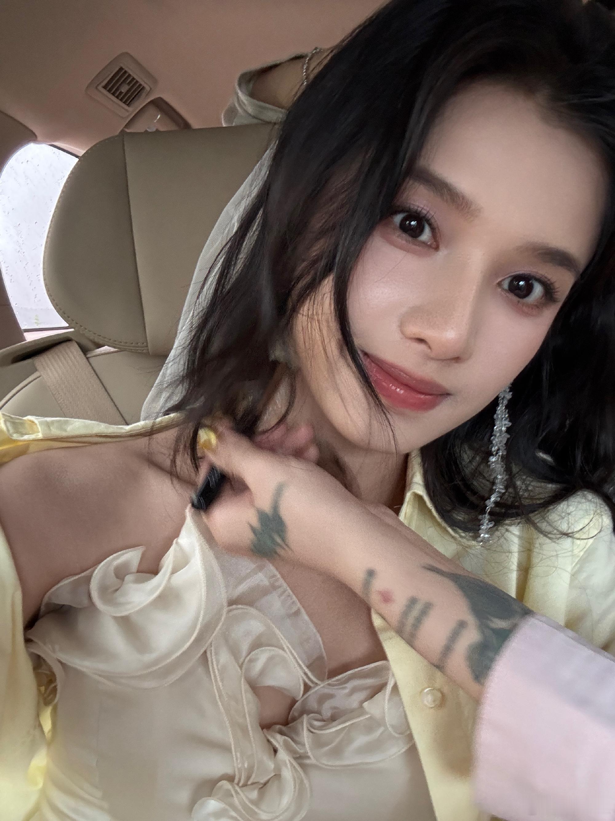 这什么时候的衣服啊，是我失忆了吗[捂嘴哭]  ​​​