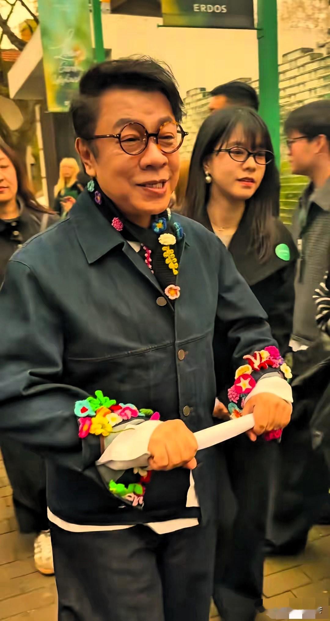 蔡康永事件曝光之后，最先做出反应的是仅和他合作一个月的零跑汽车。

零跑官方连夜发布声明，明确表态，宣布下线与蔡康永相关活动，并且保留追究法律责任的权利。

很多人关注点都放在品牌反应速度快这件事上，但很少有人留意，短期合作并不等于品牌没有损失。哪怕合作时间只有短短一个月，前期策划、物料制作、宣传投