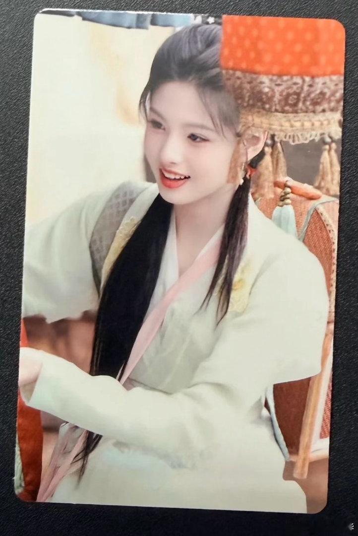 #艾米周边市场[超话]#  
艾米星币小卡换卡
我要云包场2期竖版
或者云包场一期400满赠
我有图一一起换
换p4需要你补差
p2和p3可以补50-90 ​
