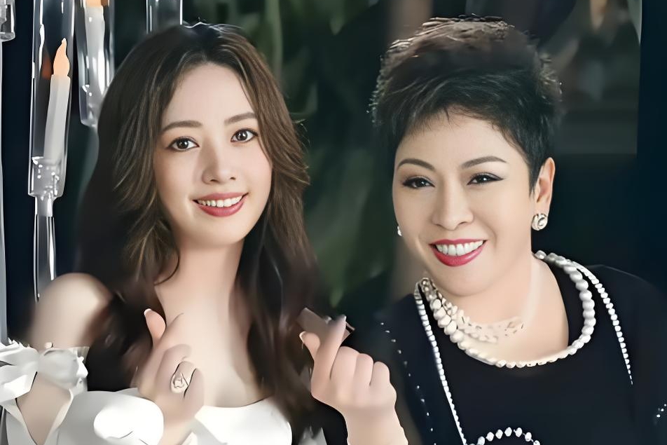 向太大方表态！郭碧婷赚钱全归自己支配
 
向太公开聊郭碧婷，说她接广告、录轻松综艺赚的钱，全算她的私房钱，不用拿出来补贴家用。
 
这笔收入想怎么花全看她自己，拿去接济娘家也完全没问题。郭碧婷把绝大多数精力都放在孩子身上，带娃才是主业。
 
工作对她来说反倒算是一种放松，能把孩子照顾得妥帖到位，向太