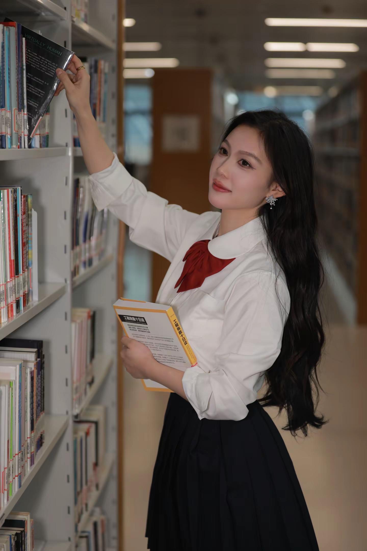 今天是文艺JK 学姐。