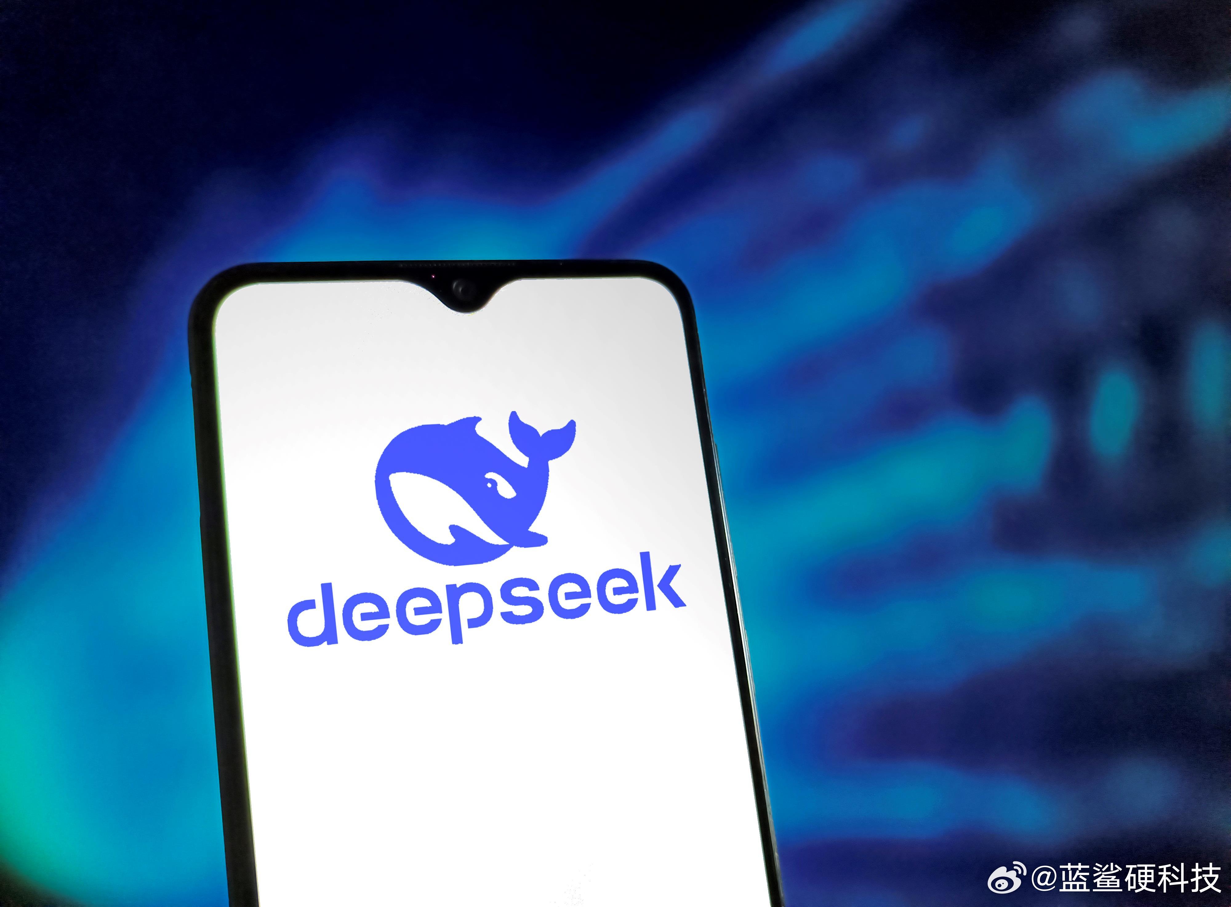 AI赛道再掀巨浪：DeepSeek估值冲刺五千亿，腾讯与宁德时代重金押注

导语：国内人工智能领域迎来了一枚重磅“炸弹。”

据多位知情人士透露，备受瞩目的大模型独角兽DeepSeek（深度求索）即将完成其最新一轮的巨额融资。据悉，本轮融资金额已锁定至少800亿元人民币（约合120亿美元），远超最初设定的50 ​