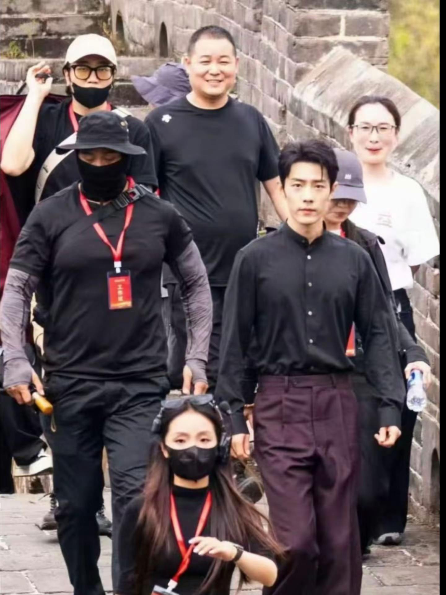 穿中山装的肖战，好久不见～