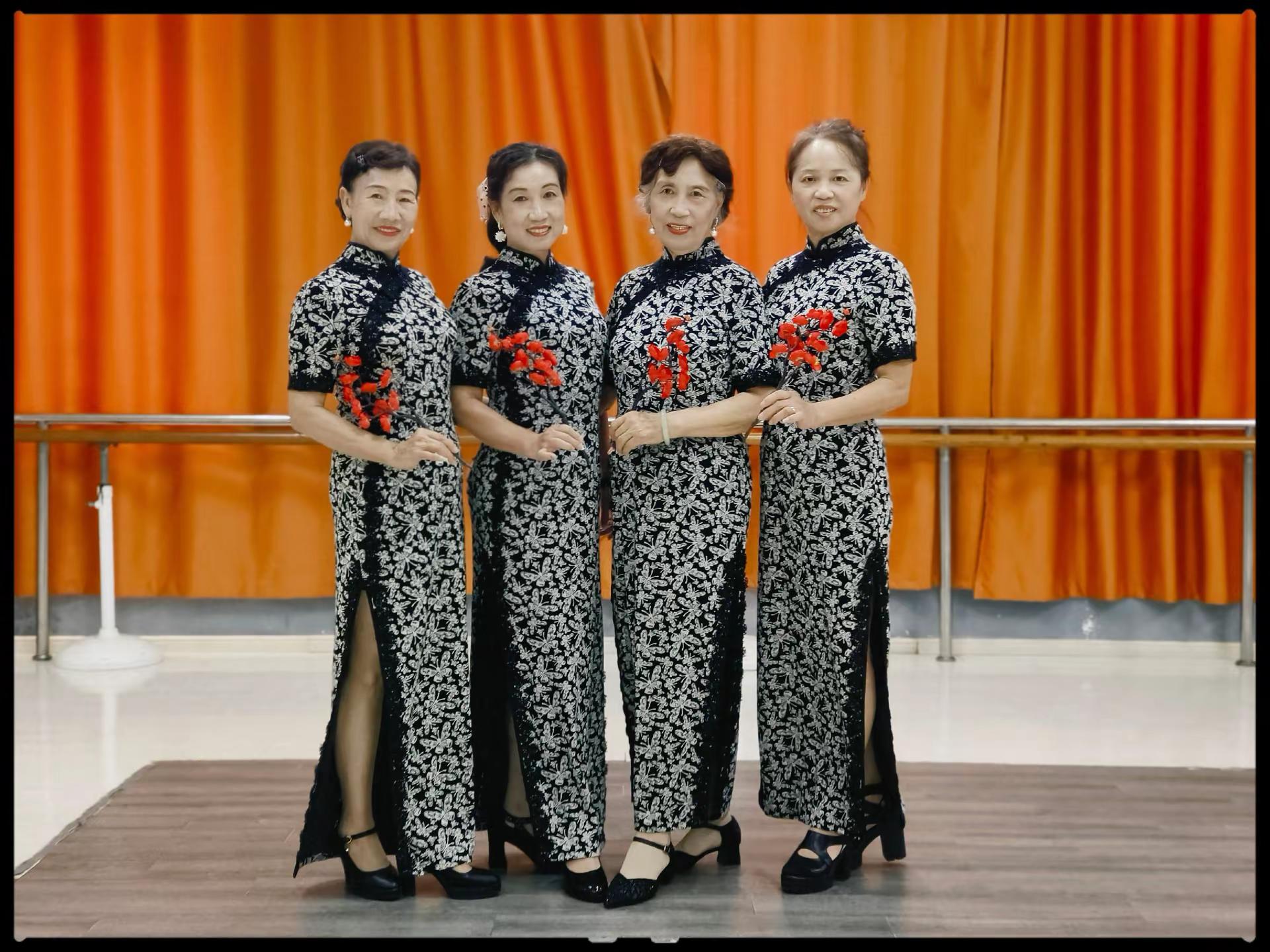 <p>优雅永不过时 优雅女人 爱旗袍爱生活 <!--{img:0}--...