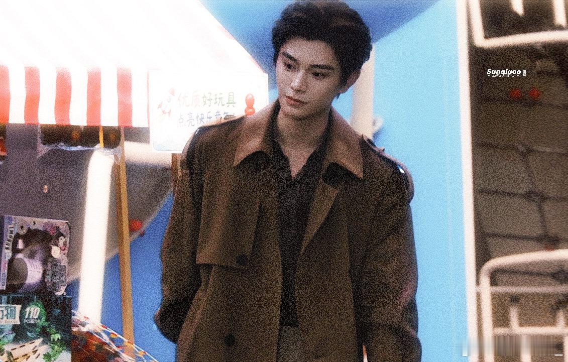 #丁禹兮[超话]##丁禹兮沈言# 💚#丁禹兮爱在无尽夏# 我的耳朵和我的心喜欢你，它们拜托我一定一定要讲给你听。​