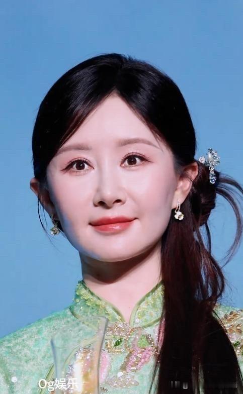 舒畅晒自拍回应“脸部状态”争议：38岁挺好的，胃口壮了身体更健康
38岁演员舒畅因近期品牌活动无修生图被指“脸部肿胀、表情僵硬”，与同龄（实则年长7岁）宋佳同框形成强烈反差，“舒畅的脸”迅速冲上热搜。面对质疑，她9月19日晒出自拍坦然回应：“我38岁状态挺好的，生活独立，工作稳定，胃口壮了不少，身体