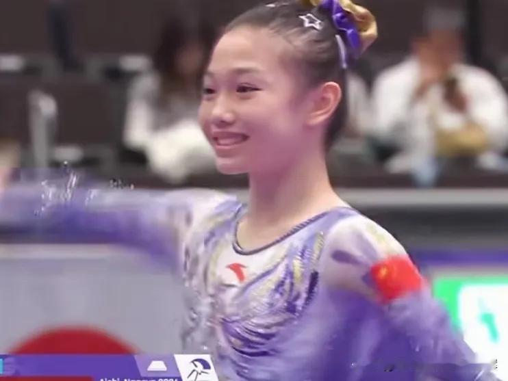 柯沁沁真励志，打工妹的女儿拼到五金王，坚持终有回报，体操小将柯沁沁的爸妈都是普通务工人员。

爸爸柯火生老家湖北黄石，在东莞做物业，为了支撑女儿练体操，他当过夜班出租车司机，还在训练基地门口摆摊，就想让加练完的柯沁沁吃上热饭。

妈妈张小琴来自重庆，主要在家操持家务。夫妻俩不懂体操技术，却一直默默支