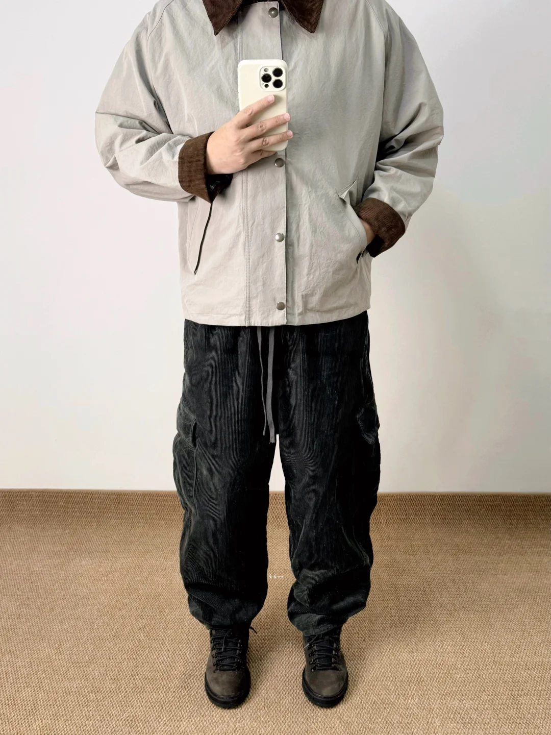灯芯绒工装｜户外靴穿搭