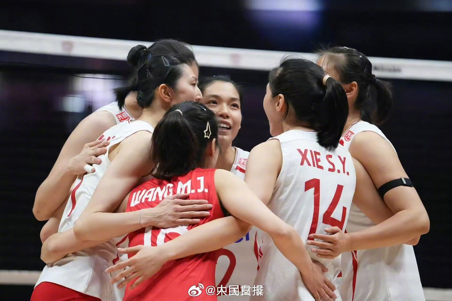【8月26日晚，2026年亚洲女排锦标赛继续在天津进行小组赛的争夺，中...