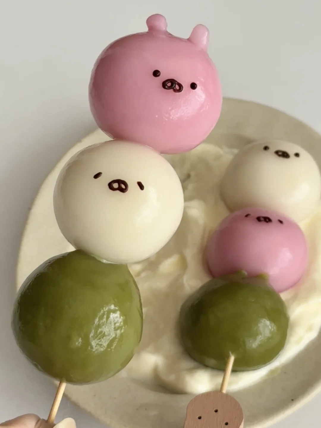 ՞･∞･՞兔丸三色丸子🍡