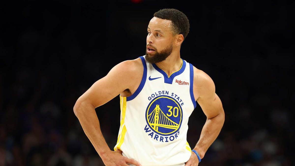#NBA[超话]#吃下定心丸！库里公开表态：想终生留在勇士

库里在采访中公开表态，希望作为终身一员留守勇士，无意试水自由市场。他坦言NBA世事多变，但自己的目标就是留在金州维持球队竞争力，续约事宜顺其自然。

库里当下合同来到最后一年，赛季结束后将成为完全自由球员。追梦以一年合同回归，科尔也 ​