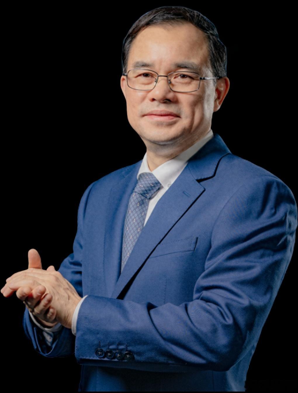 长安换帅：朱华荣转舵集团，赵非叶沛接棒前线

10月16日，长安汽车公告：朱华荣卸任上市公司董事长，原总裁赵非接棒，叶沛升任总裁。朱华荣继续担任中国长安汽车集团董事长，专注战略统筹。

这不是简单交棒。2025年7月长安升格为第三家汽车央企，集团与上市公司权责亟待理清。朱华荣从“既管战略又管 ​