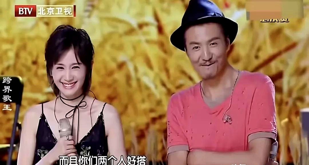 朴树和王子文的绯闻终于澄清，不过是在热度凉透之后。

扒开两人的交集，其实就多年前同台录过一次音综。朴树说过，去节目纯粹为了工作。私底下完全没交集，根本没那些复杂纠葛。

传得最凶的时候，双方团队集体闭麦。这不是反应慢，而是圈内惯用的算计。

风口浪尖上发声，说啥都会被拿放大镜看。干脆熬着，等大伙儿