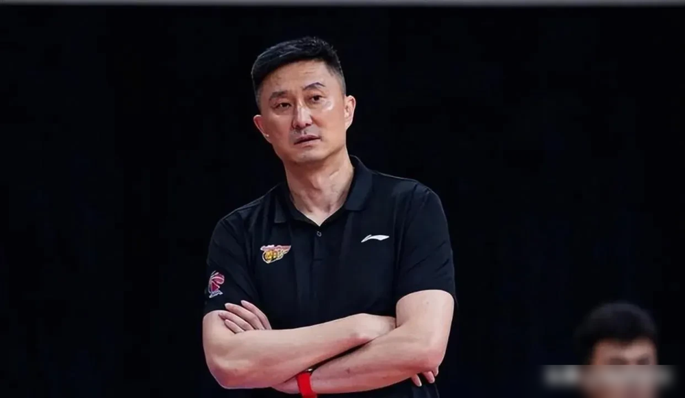 杜锋赛前点名敲打胡明轩徐杰，结果呢？ 昨晚广东主场打广厦，杜锋赛前动...