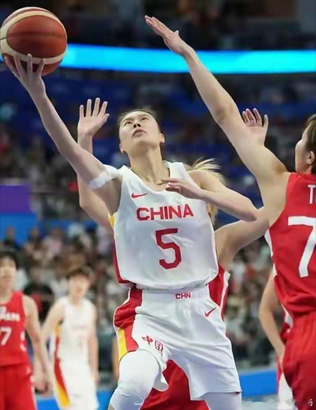 中国女篮“输惨了”！12分溃败遭遇“大崩盘”，宫鲁鸣真该反省了欧洲海外...