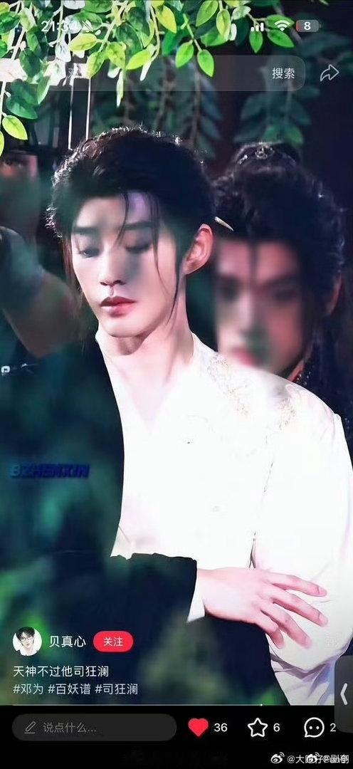 #邓为铁了心要养死士##邓为丝滑得像AI一样#😲路人随手抓拍的片段，打戏丝滑惊艳，身姿如松，权谋角色的霸气与清冷感尽数释放。 ​