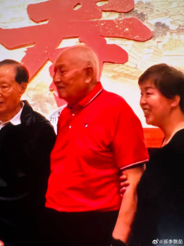 胡總剛才說，下個禮拜長鑫科技賺好买兩手茅台，像價值靠攏<span cl...
