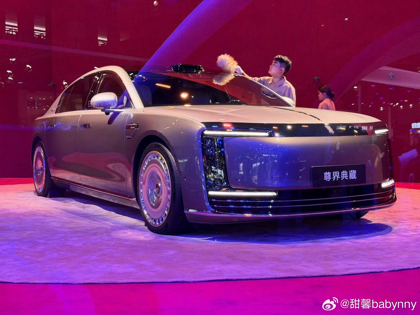 问界M9 Ultimate亮相2026成都车展，界个车会不会崴脚呀 ​