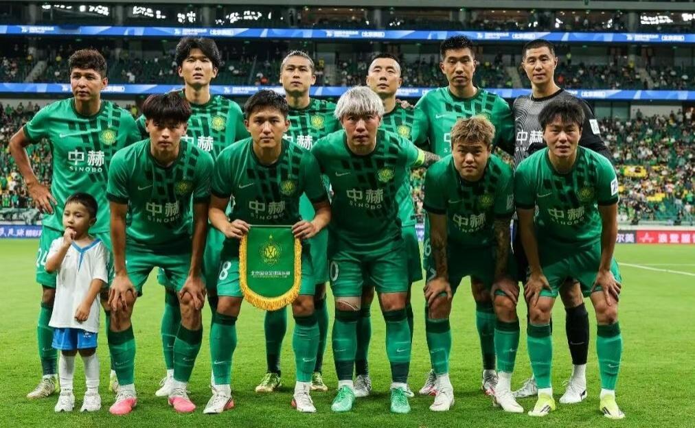 杯赛底蕴能否兑现？硬核数据剖析国安足协杯冲冠真实前景
 
杀入足协杯四强，距离捧杯只差两步，北京国安再次站到冲击冠军的关口。很多球迷看好御林军再添一座金杯，但一组真实数据告诉我们，晋级之路绝非坦途 。
 
国安是足协杯传统豪门，队史7次闯进决赛、5次拿下冠军，夺冠数量