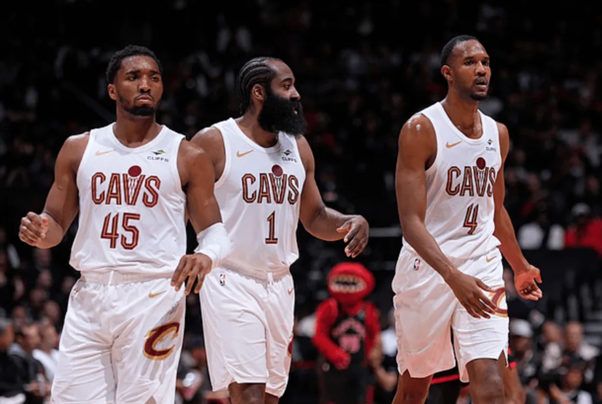 莫布利：哈登知道如何控制比赛节奏，有这样的队友感觉很棒  今天NBA季...