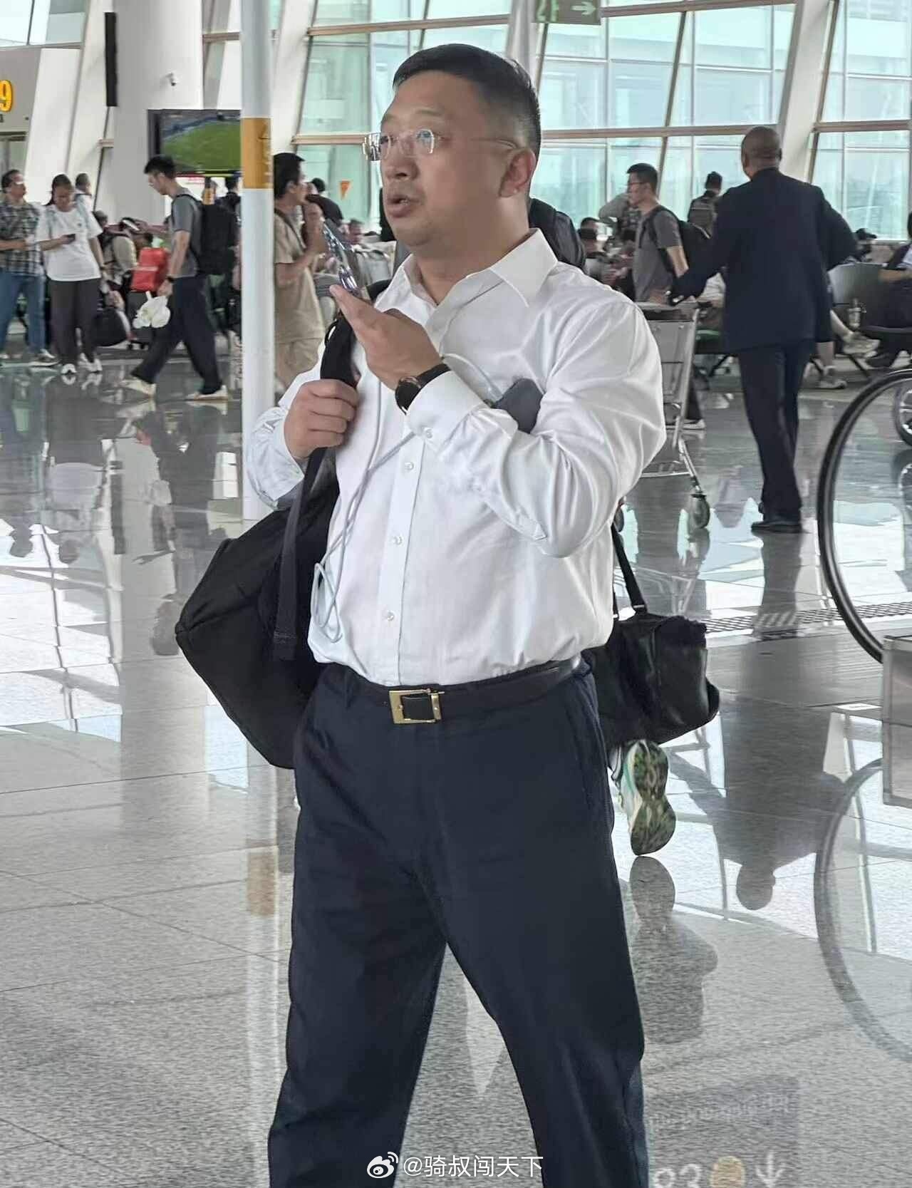 #出轨跟纸片人啥关系##武大被举报女教授与博导共申多项专利# 
说实话，
付磊出轨十年，
真不是整件事最可怕的。真正吓人的是：

一个长期搞权色交易、纵容学术腐败的人，居然顺利升官当副校长了！

大家捋一捋，特别简单：

十年时间，他和自己学生曾梦琪不清不楚。
利用手里的职权，帮她破格升职、拿 ​