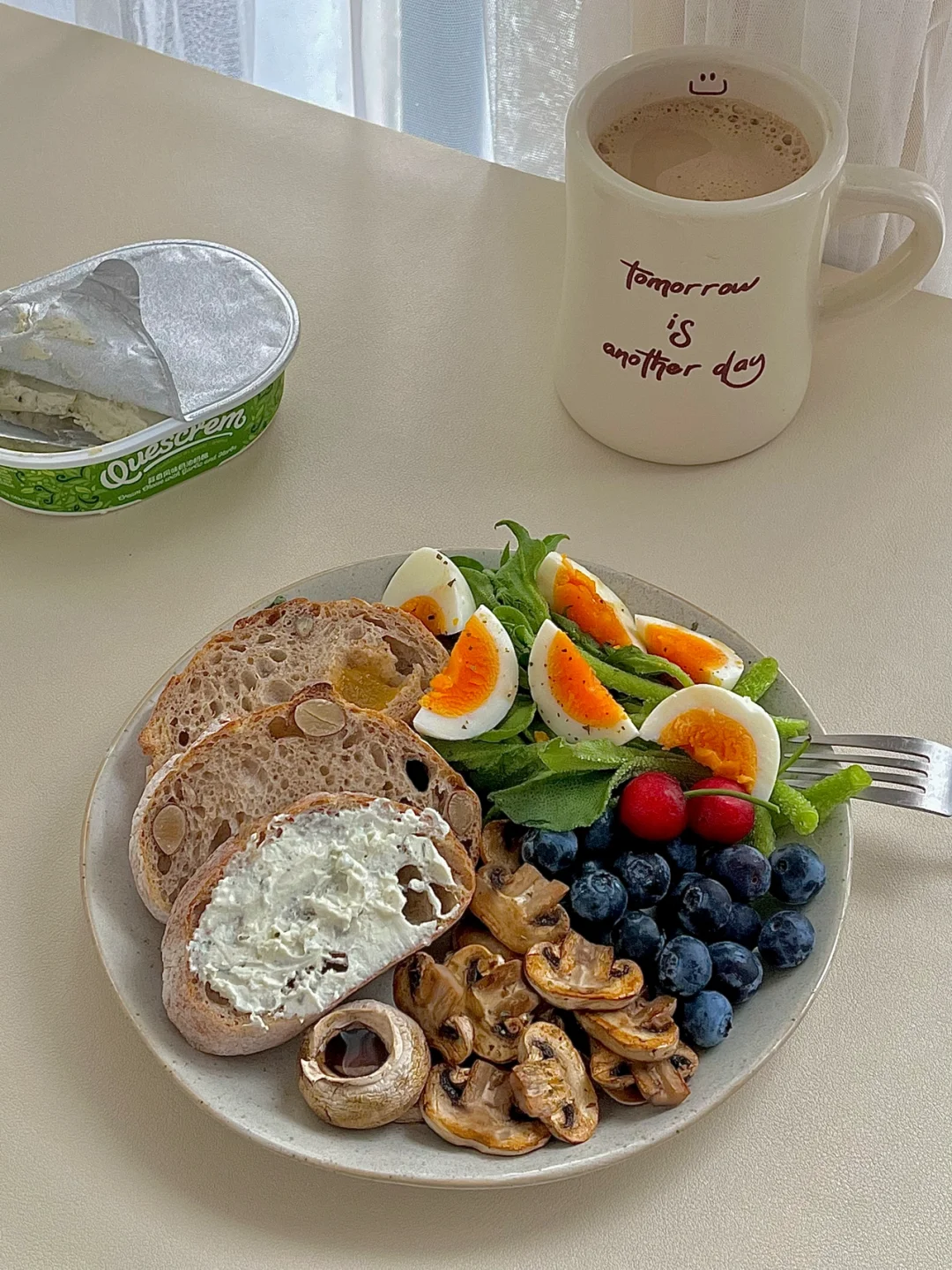 ☀️休息日早餐盘｜黄桃坚果欧包vs冰草口蘑