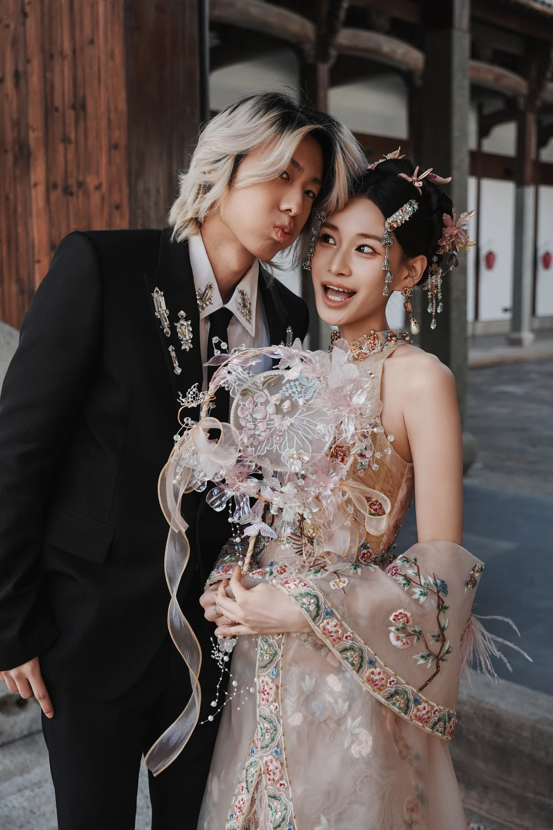 一组中式的订婚礼