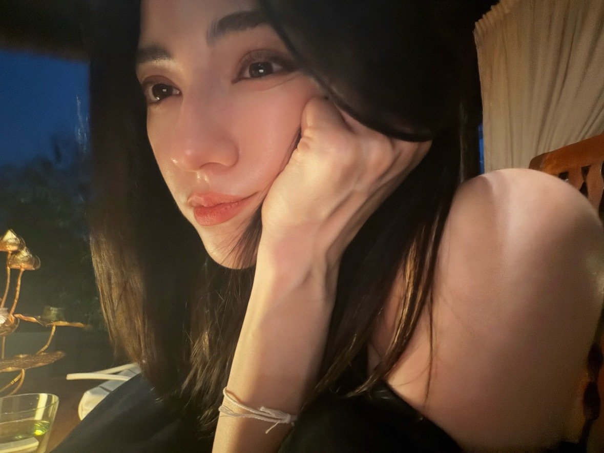 其实整个内娱我最爱看娜然的营业图 ​