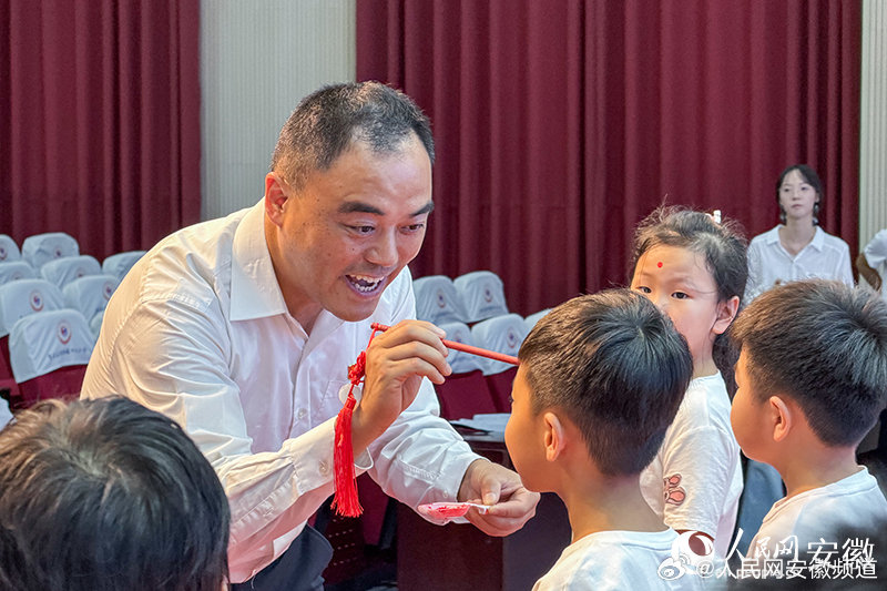 【2026年“最美教师”名单公布！安徽乡村教师汪洋入选】9月10日，正值教师节，中央宣传部、教育部联合发布2026年“最美教师”。值得一提的是，芜湖市繁昌区新港镇中心小学教师汪洋名列其中，系安徽省唯一入选教师。 ​
