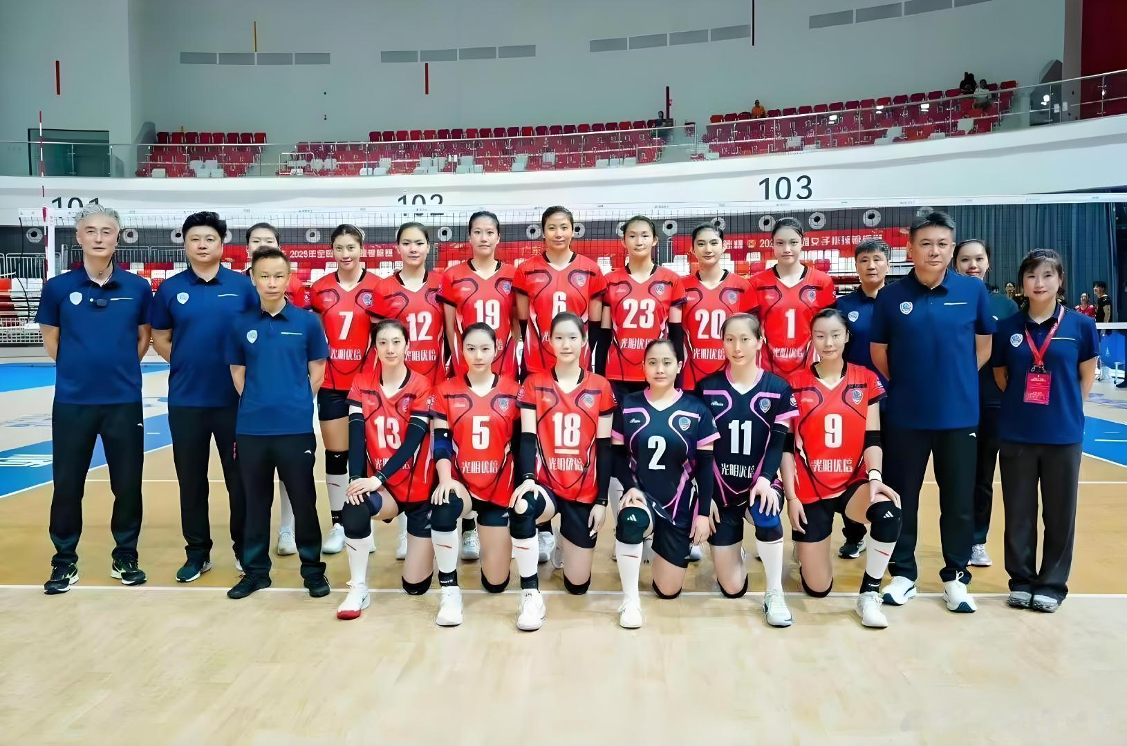 #2026年全国女排锦标赛# 【2026年全国女排锦标赛之上海光明优蓓女排全家照】 ​
