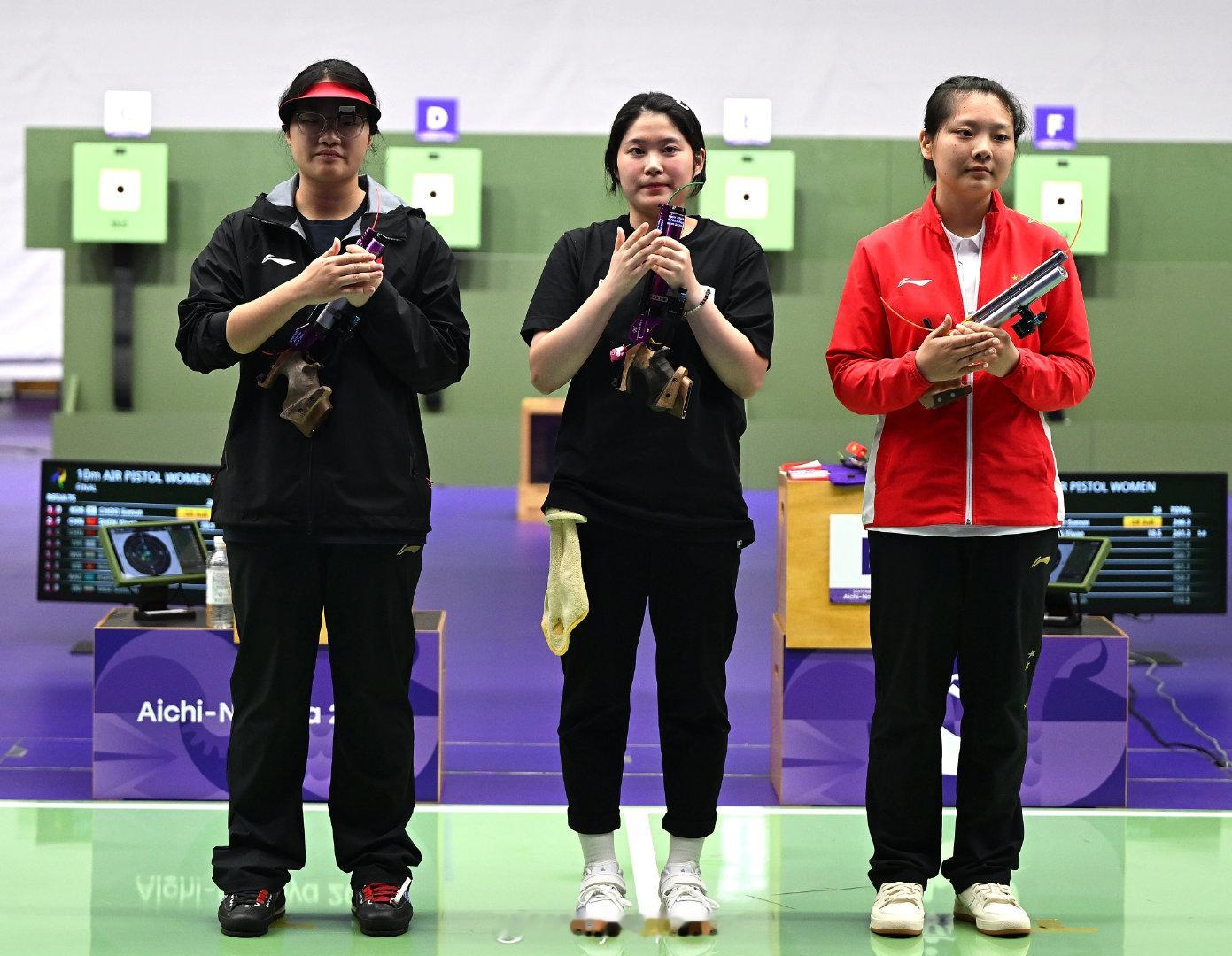 【女子10米气手枪韩国强势夺冠 中国银铜牌】#2026亚运金牌速递##亚运会[超话]# 9月23日，亚运射击女子10米气手枪比赛结束，资格赛排名第一的韩国选手秋佳誾在决赛中发挥出色，以领先第二名5环的巨大优势夺得冠军，中国选手沈奕瑶和姜冉馨分获银铜牌。 ​​​​