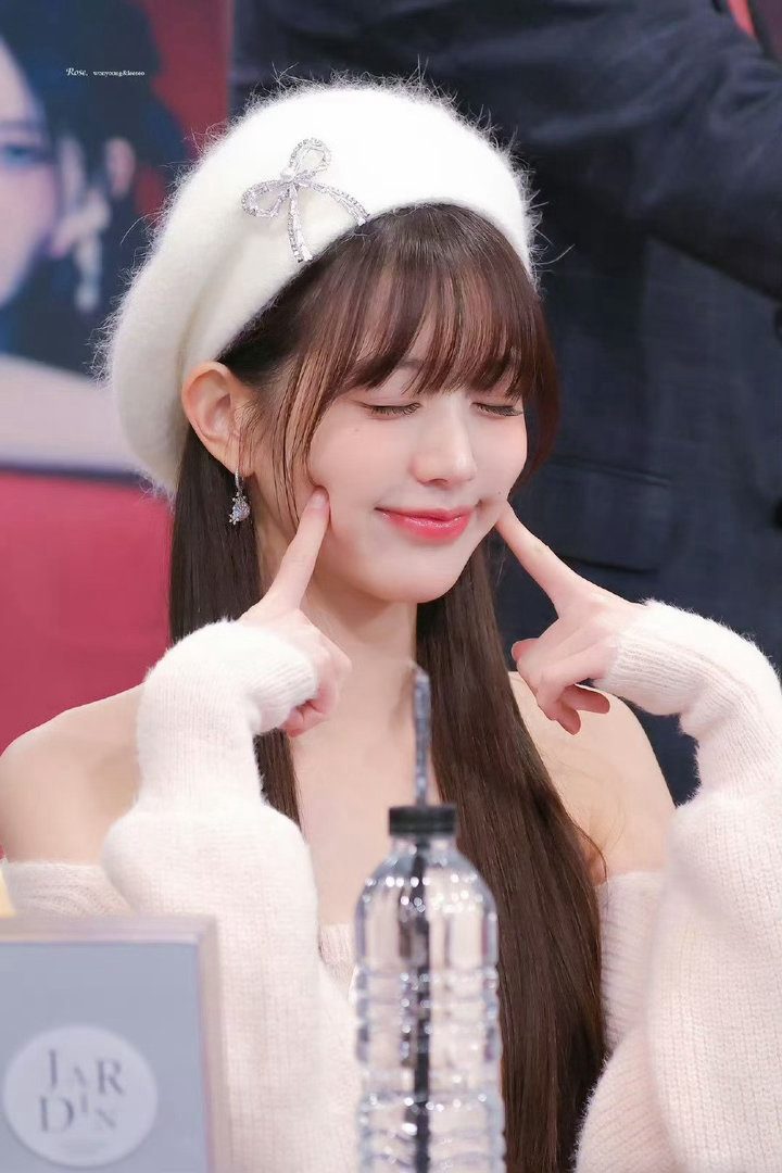 #张元英[超话]#  
贝雷帽 ​