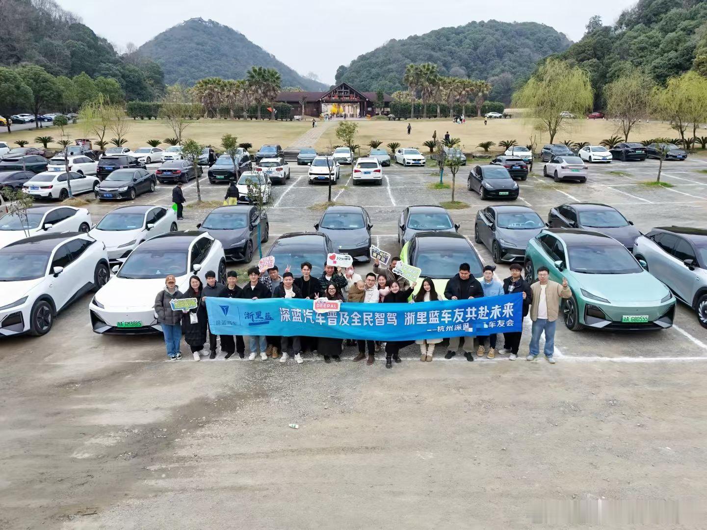 喜提里程碑！深蓝汽车下线第100万台🚗
🎉深蓝迎来百万整车下线里程碑！深蓝S07 AI版同步重磅上市，双喜临门。
一起见证深蓝品牌的高光时刻。
因车相识，以车会友。
浙里蓝全体车友祝深蓝越来越好，继续奔赴下一程山海❤️
#浙里有我百万同行# ​