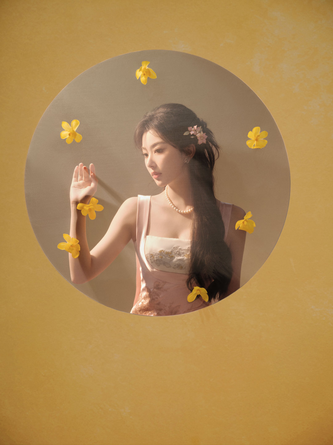 #孔雪儿[超话]#  
赏月歌唱，千里婵娟[兔子]
今晚19:30锁定CCTV3 #总台喜满中秋#
以歌声寄明月，共赏喜满人间🌕 ​