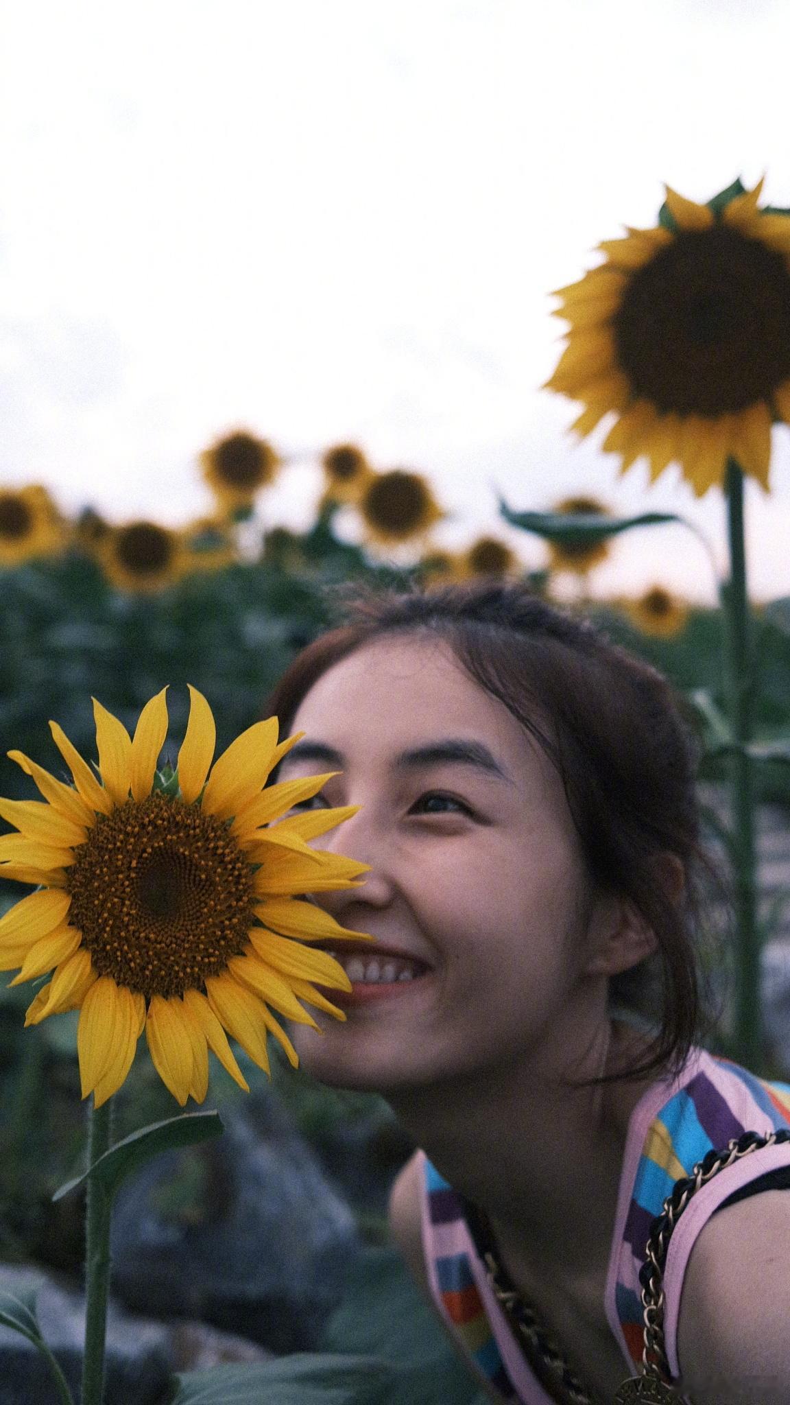 #张子枫[超话]##今日有枫# 

【2023.10.15】
那年今日
：🌻
​