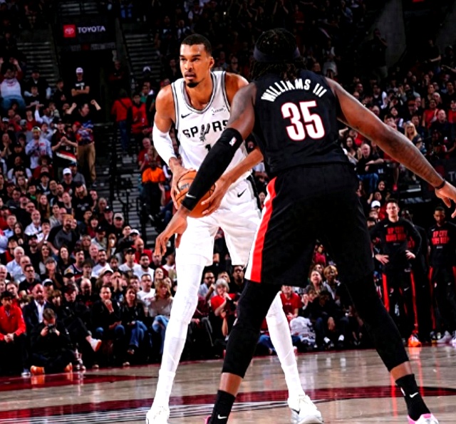 19分大逆转！    文班复出就像给马刺插上翅膀，7帽4断把开拓者防线...