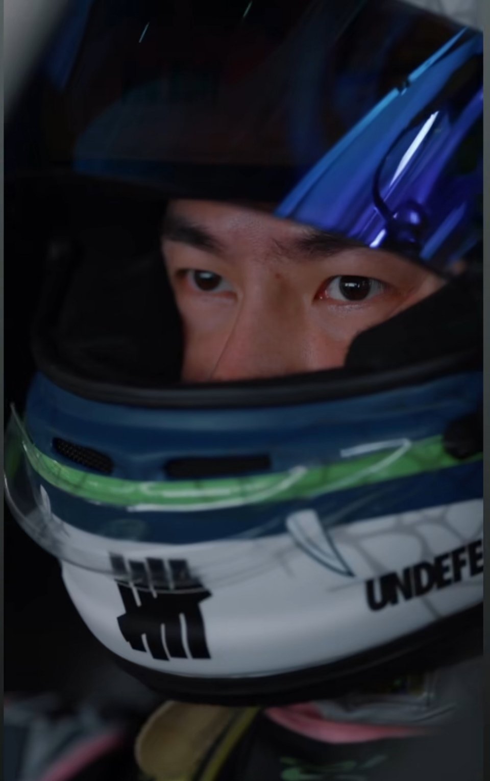 疾驰闪过，来到了全场第二位，组别第一位，好的开始必会好的结果，汗水告诉你，王一博你超棒的，赛道平安，今天见。
#王一博锁定发车席位# ​