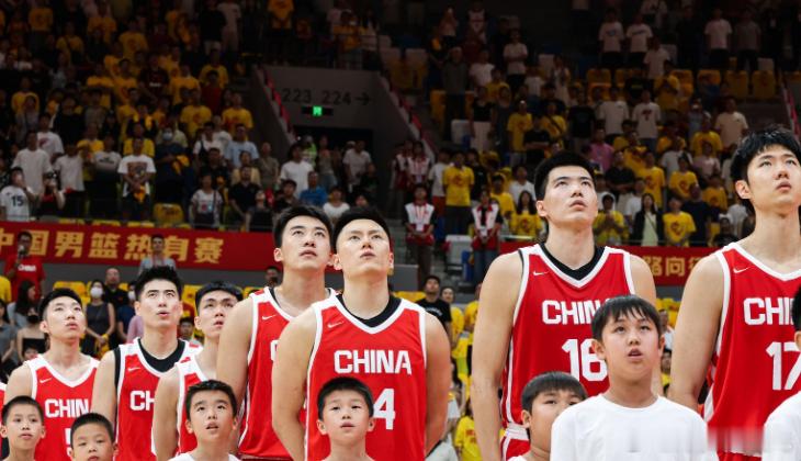 昨晚男篮热身赛，中国男篮72-91不敌乌拉圭男篮。  今天，媒体人朱彦...