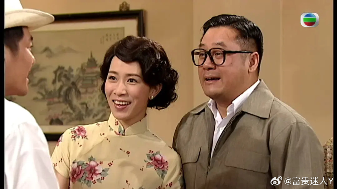 #港剧[超话]##怀旧经典影视# 
东山飘雨西关晴  （2008 爱情 ）
主演：汪明荃 / 佘诗曼 / 马德钟 / 刘江 
👀全30集

向晴（佘诗曼 饰）本是含着金汤匙出生的千金小姐，却因为父亲的去世而失去了所有，于是，她和哥哥向阳（麦长青 饰）不得不自食其力，靠经营粥艇维持生计。某日，叶向晴遇见了名为潘卓 ​