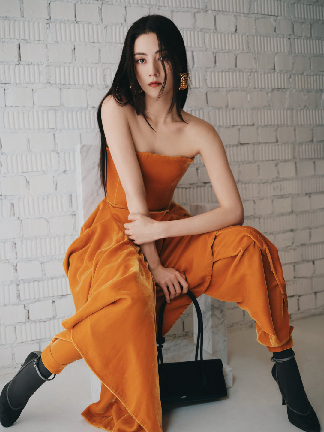#ALAÏAWomen# 🍊#记录娜瞬间# 【260917】快门按下，目光锁定，这一“橘”，她选择做自己📸​