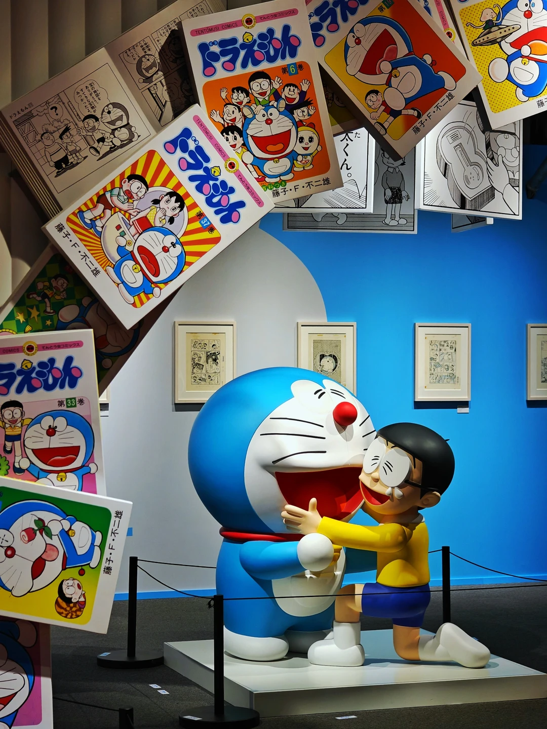 100只蓝胖子占领静安C位，铁杆粉来打卡了吗